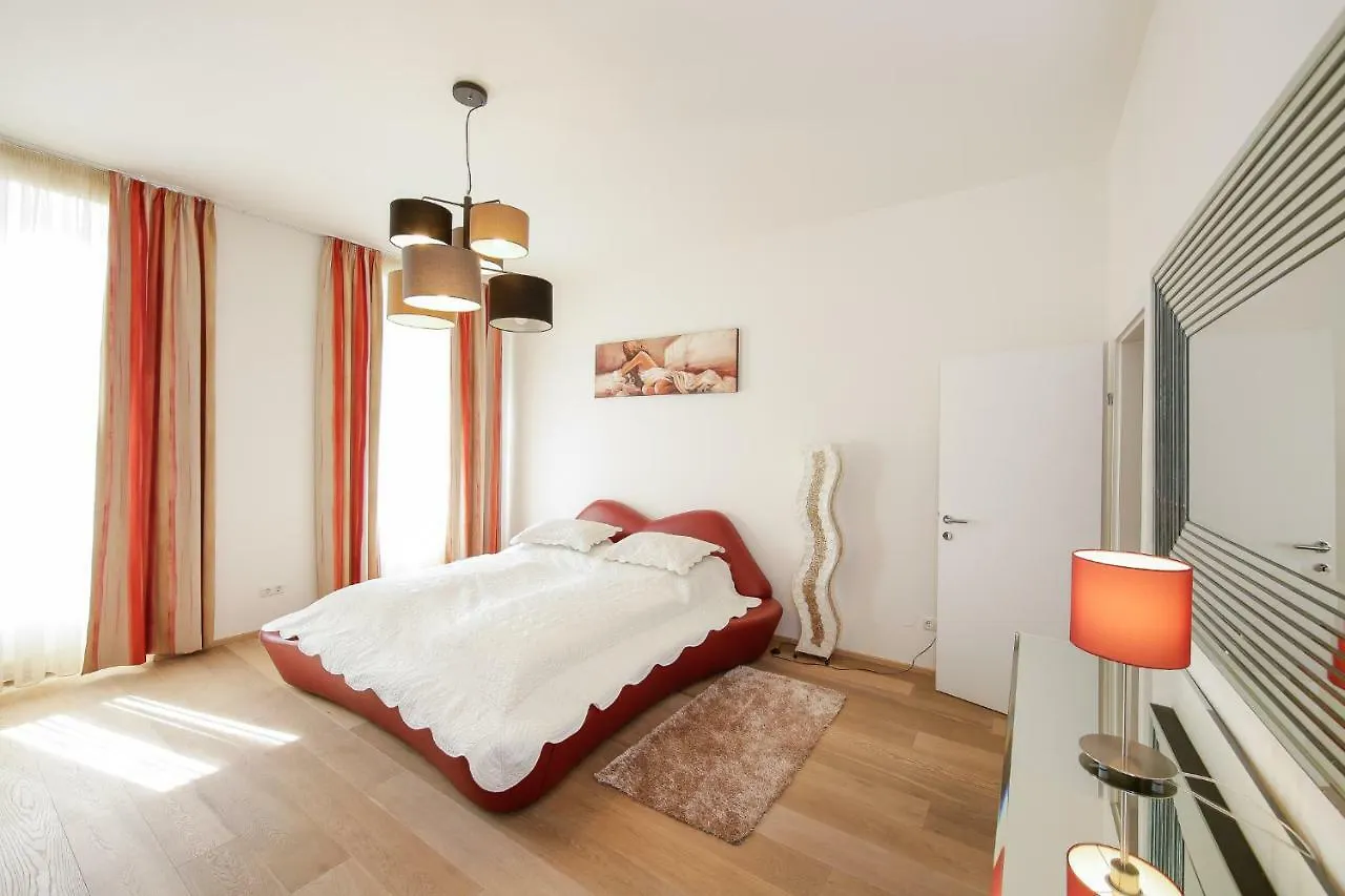 Rennweg 1 by Nikolax Apartament Wiedeń
