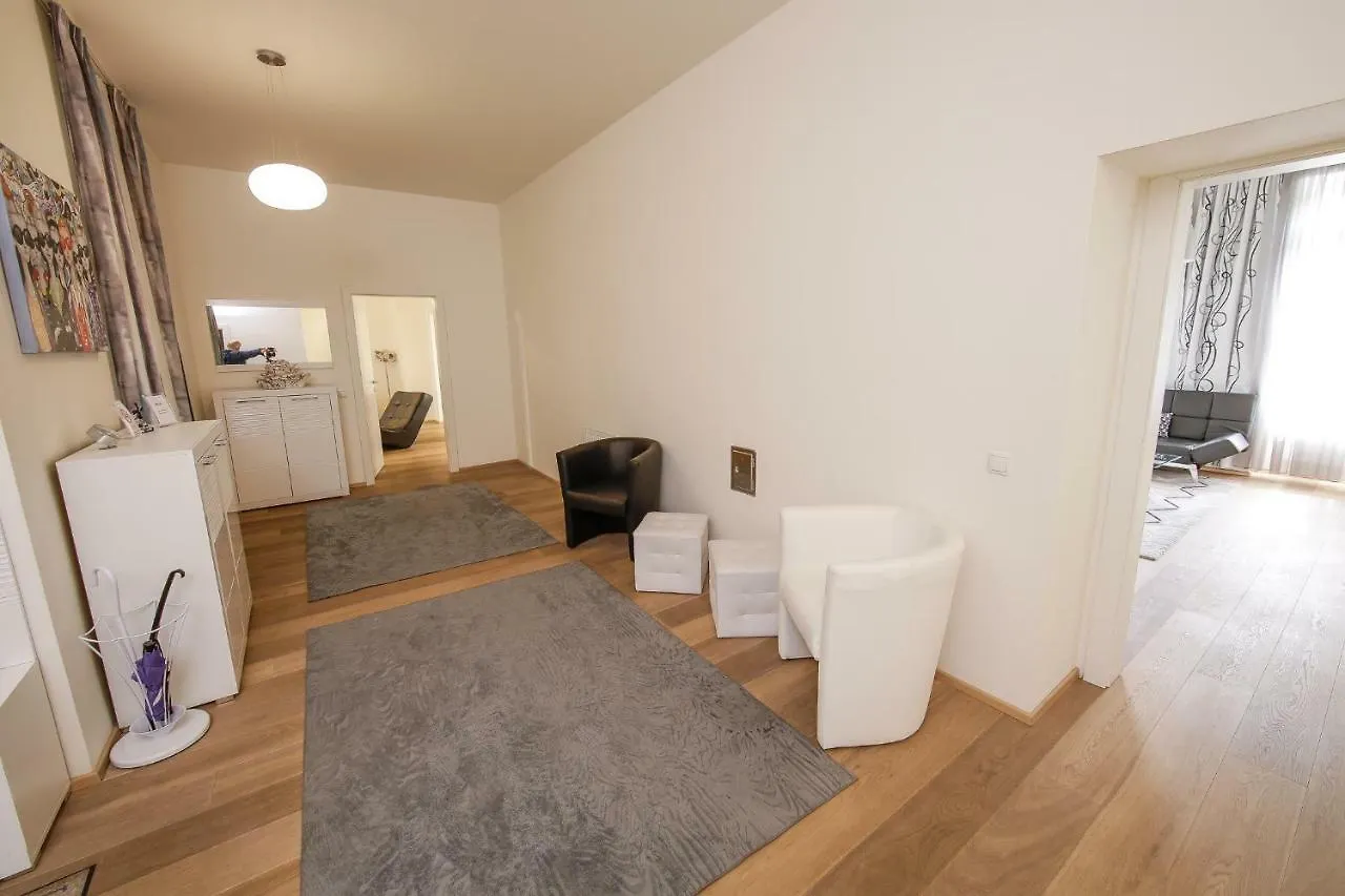 Rennweg 1 by Nikolax Apartament Wiedeń